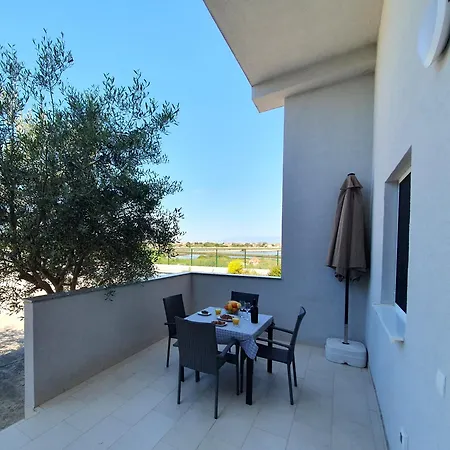 Olivija Apartment Nin Exterior photo