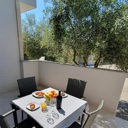 Olivija Apartment Nin Exterior photo